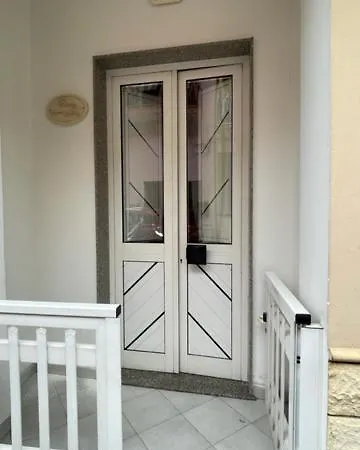 Alojamento de Acomodação e Pequeno-almoço Dimora Nonna Ada Aradeo