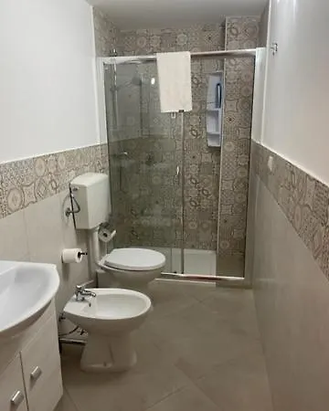 Dimora Nonna Ada Panzió Aradeo