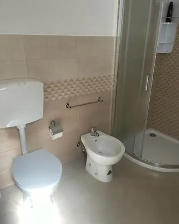 Alojamento de Acomodação e Pequeno-almoço Dimora Nonna Ada 3*